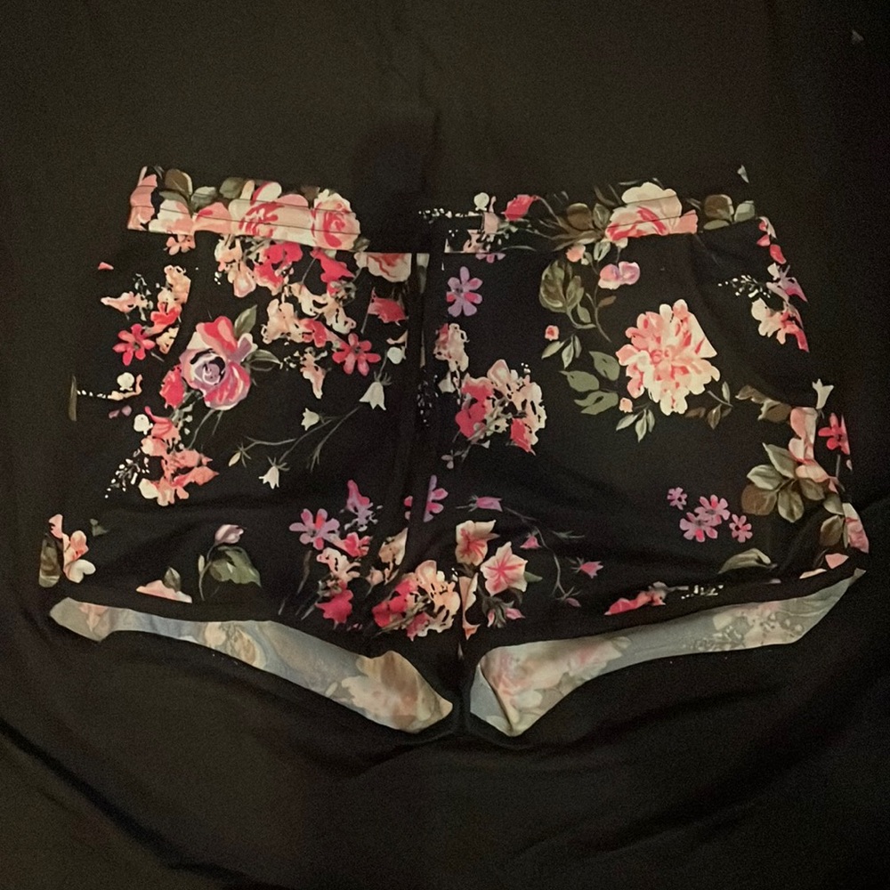rose shorts